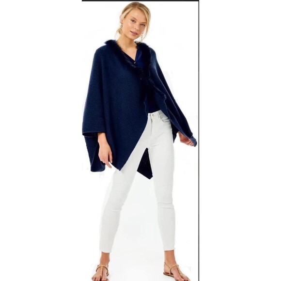 Lilly Pulitzer TRUE NAVY RAINIE SWEATER WRAP Faux Fur Trim One Size Preppy Money - Picture 1 of 7